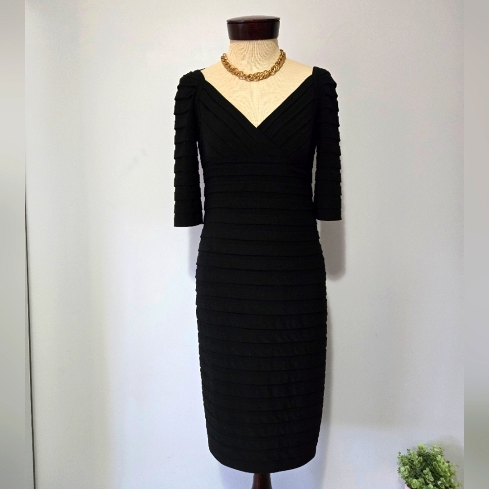 ADRIANNA PAPELL ruched black vneck midi dress with half sleeves. Size 4